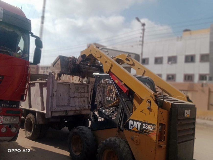 محافظ كفرالشيخ يتابع حملات إزالة الإشغالات والنظافة.. رفع ١٢٠ طن مخلفات ببلطيم