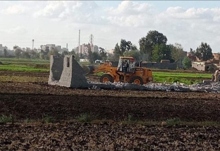 اللواء جمال نور الدين محافظ كفرالشيخ يتابع  جهود الوحدة المحلية في حملات إزالة التعديات على الأراضي الزراعية